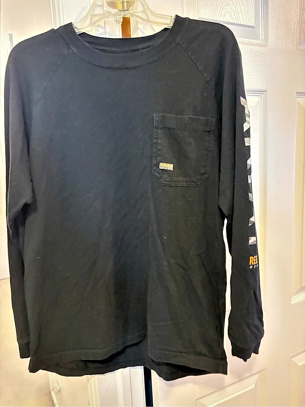 EUC Ariat Rebar Long Sleeve Pocket Tee in Black Size Medium Like New